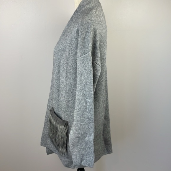 NWT Forever 21 Contemporary Cardigan Sweater SZ M Faux Fur Pockets Nice Heavy - Picture 7 of 14